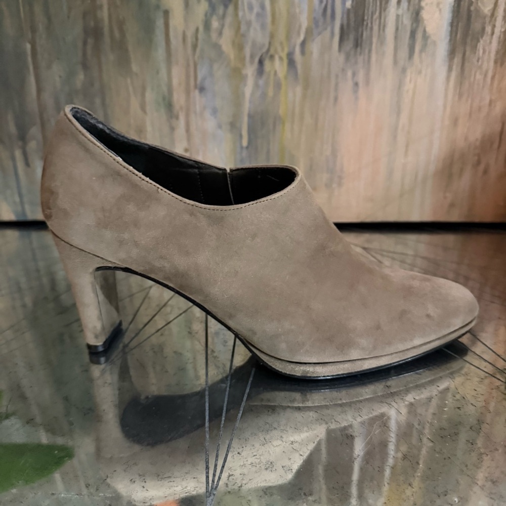 Stuart Weitzman Suede Booties – Taupe – Size 7 – NWOT
